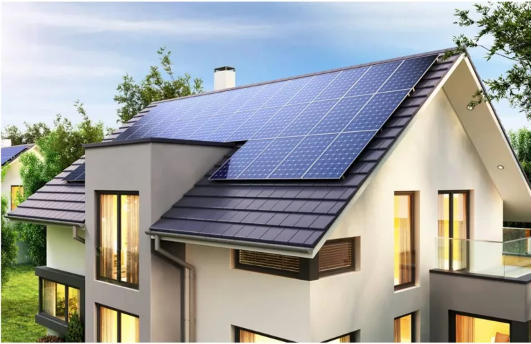 Image montrant l'installation de panneaux solaires sur une maison